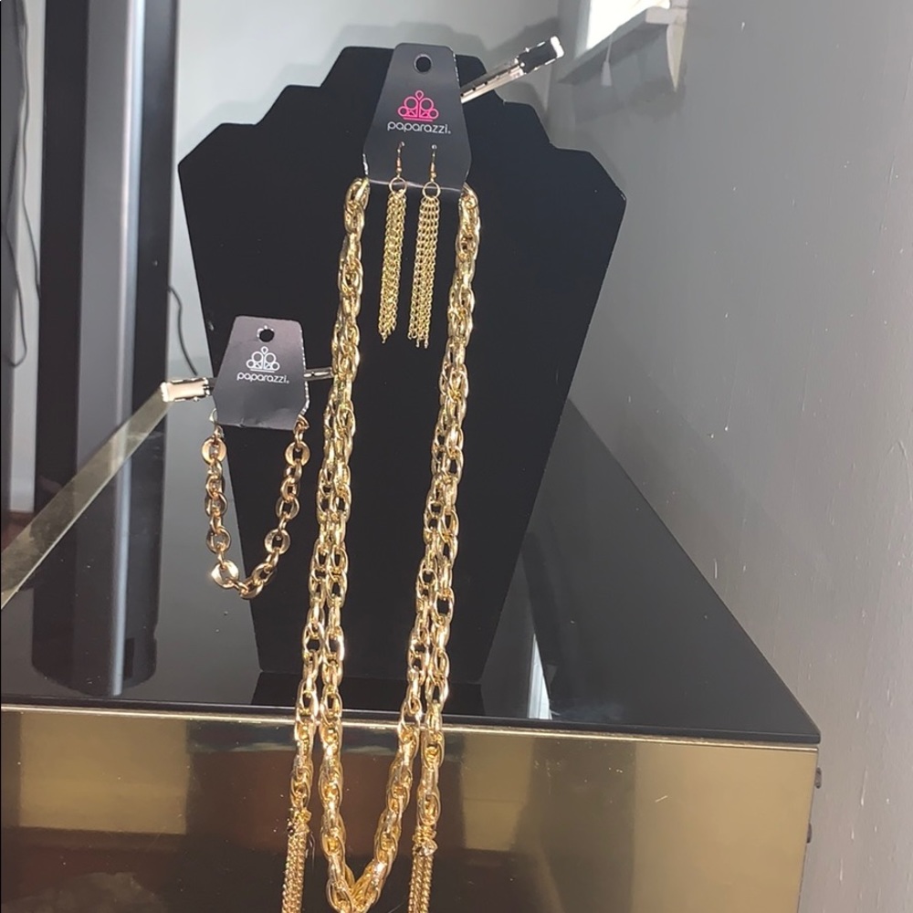 Scarfed for attention necklace set